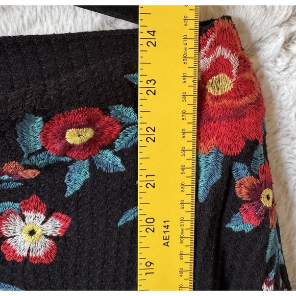 Umgee Sweater Top Small Off Shoulder Black Embroidered Floral Dolman Waffle Knit - Picture 11 of 13